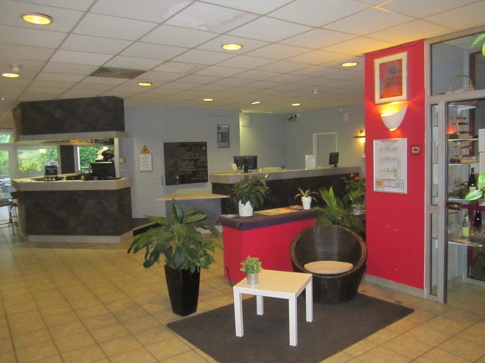 Kyriad Clermont Ferrand Nord - Riom Buitenkant foto