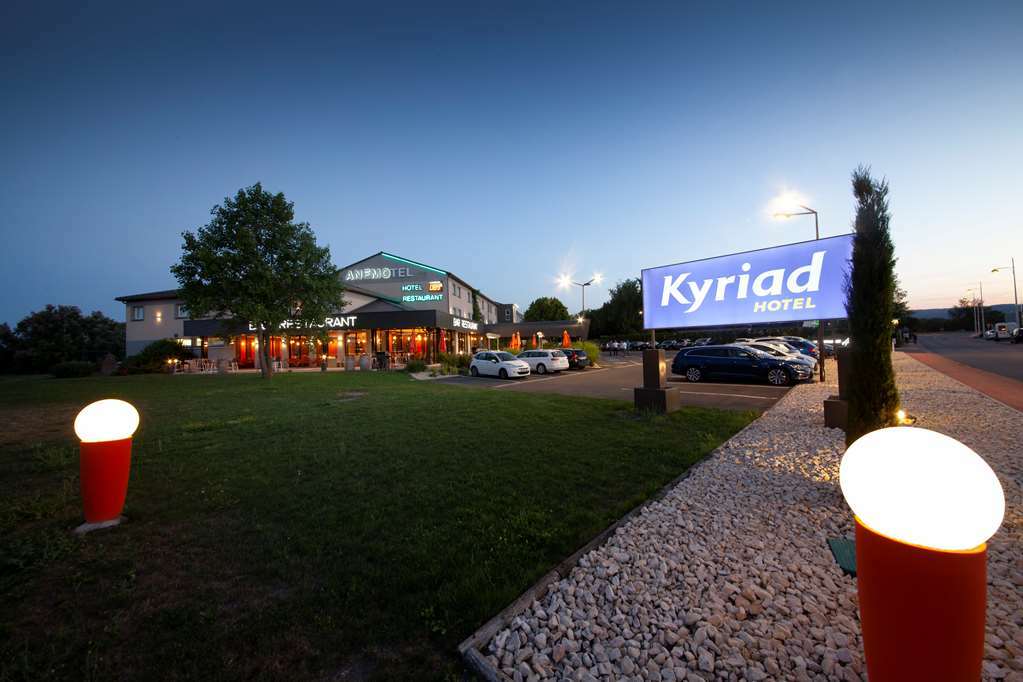 Kyriad Clermont Ferrand Nord - Riom Buitenkant foto